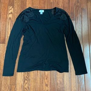 Old Navy black lace shoulder long sleeve shirt